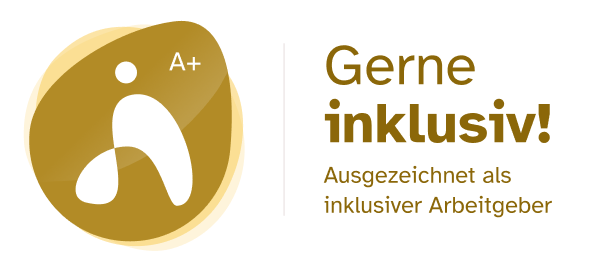 Das A+Siegel der Initiative mit der Aufschrift: Gerne inklusiv! Ausgezeichnet als inklusiver Arbeitgeber in gold